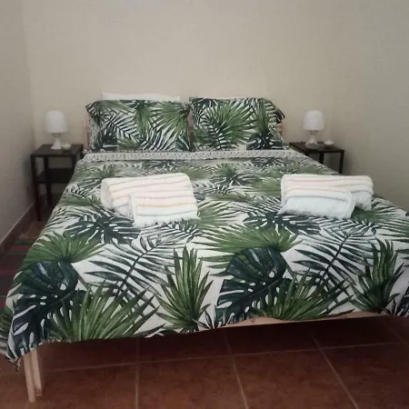 4 You - Small Yellow Guest house Portimao