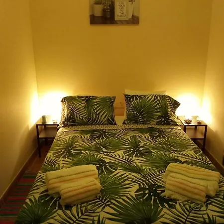 4 You - Small Yellow Guest house Portimao